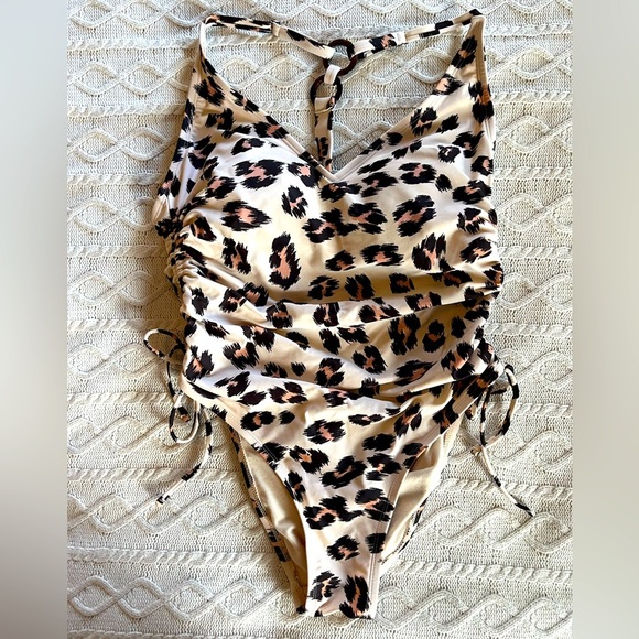 Kona Sol Other - Kona Sol Animal Print 1 Piece Swimsuit Women’s Size Medium